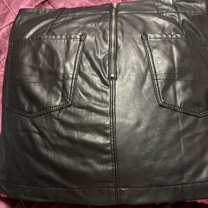 NWOT American eagle black faux leather mini skirt size 14